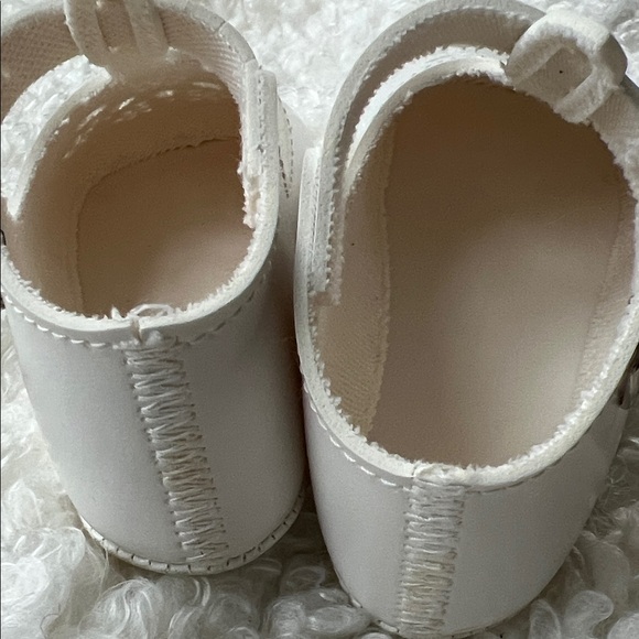 Vintage White Baby Shoes with Cutout Design - Picture 12 of 16